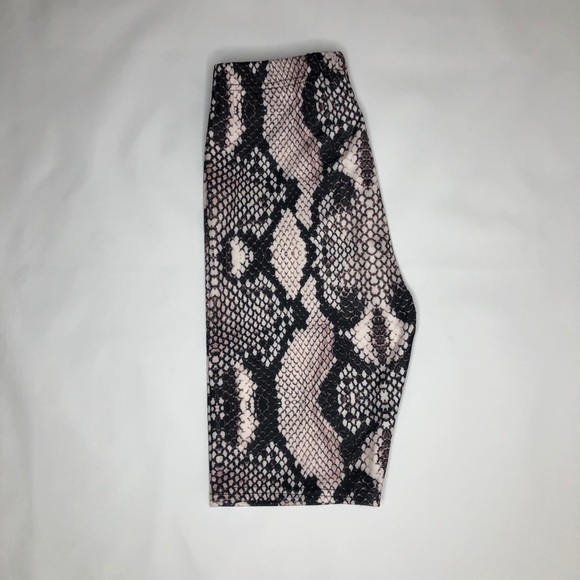 Snakeskin Two Piece Outfit - Picture 4 of 4